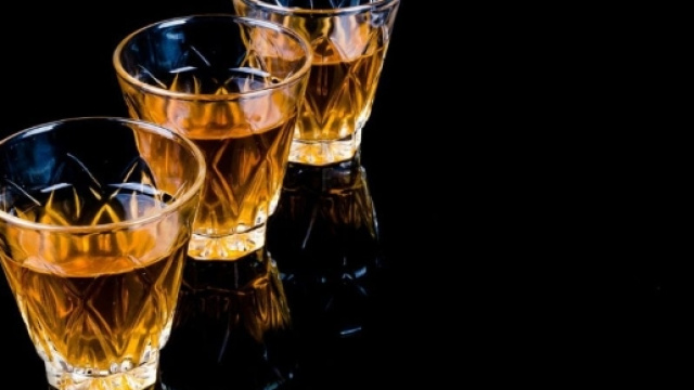 Alcol bevuto fuori pasto: &egrave; boom