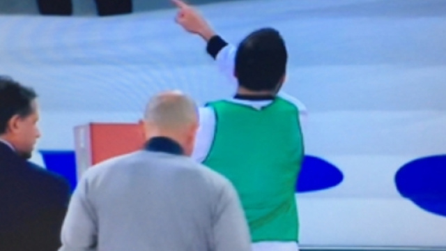 Coppa Italia : Napoli vs Juventus Higuain indica la tribuna