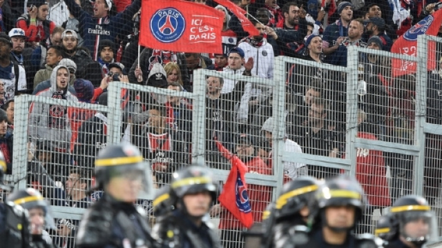 Des supporters du PSG saccagent une tribune du Parc OL, le club ... - rtl.fr