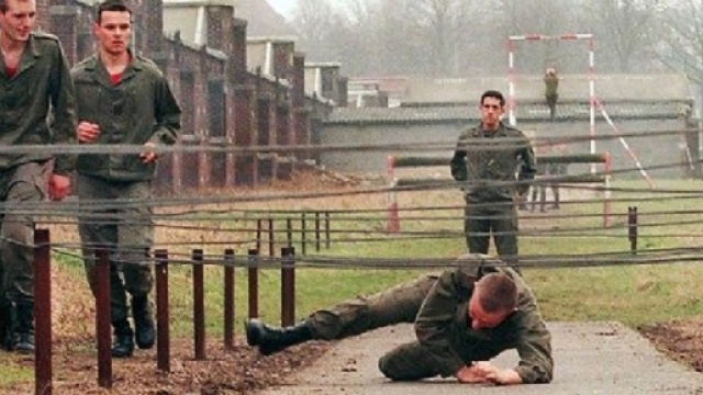 Le service militaire &eacute;tait encore obligatoire au d&eacute;but des ann&eacute;es 90.