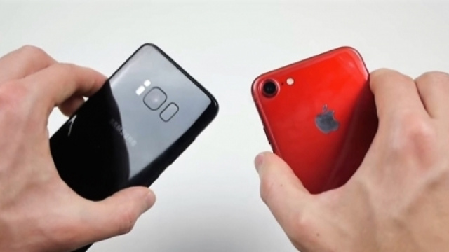 Samsung Galaxy S8 sfida Apple iPhone 7