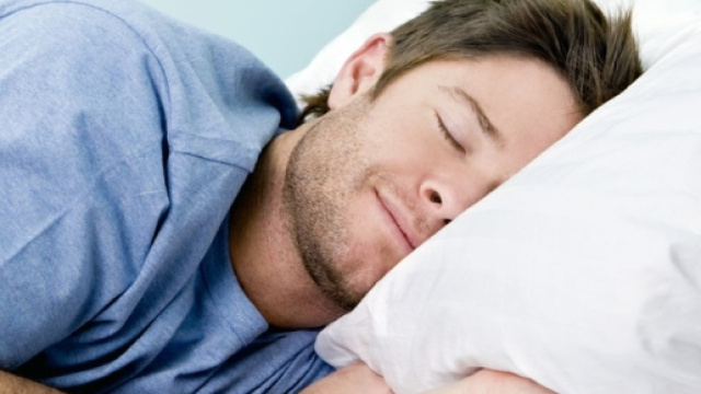 'Volontari cercasi per stare a letto': 16mila euro il compenso