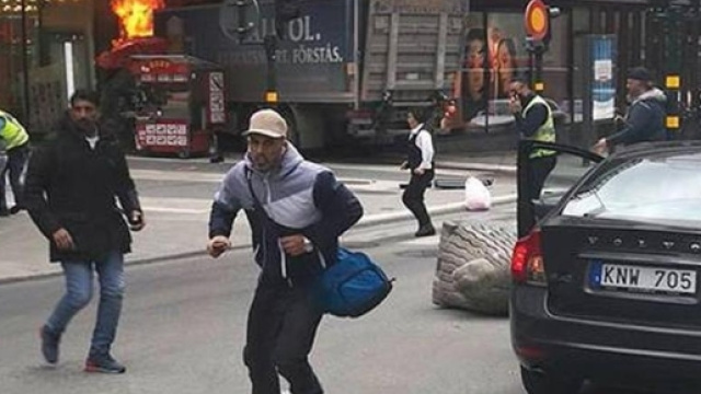 Attentato Stoccolma, Camion contro la folla: &egrave; terrorismo? - italiapost.it