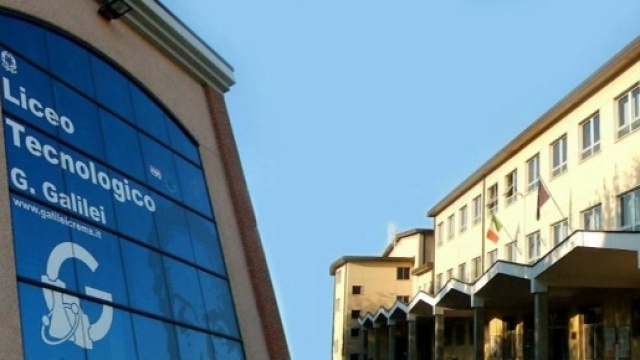 Crema: estintore lanciato dalla finestra dell'Itis Galilei.