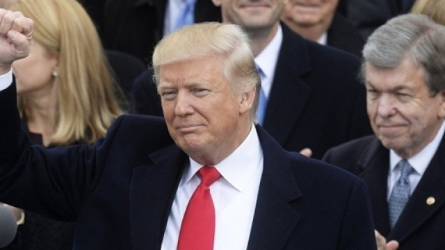 Donald Trump ha ordinato l'attacco missilistico in Siria: &egrave; la prima volta che gli USA combattono direttamente Assad