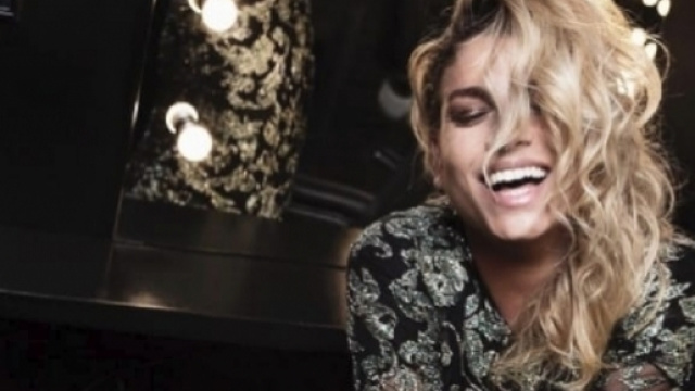 Gossip: Emma Marrone riceve una dichiarazione da una persona speciale.