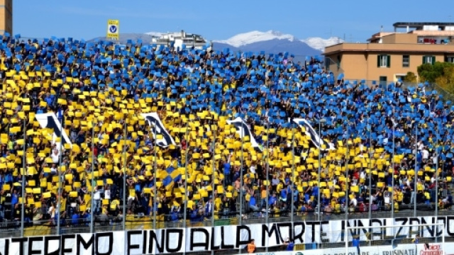 I tifosi del Frosinone che riempiranno in massa lo stadio Del Duca di Ascoli