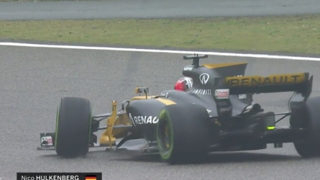 La Renault di Hulkenberg in testa coda in Cina
