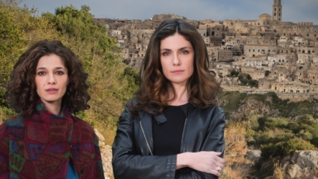 Sorelle&raquo;: trama, cast e personaggi | TV Sorrisi e Canzoni - sorrisi.com