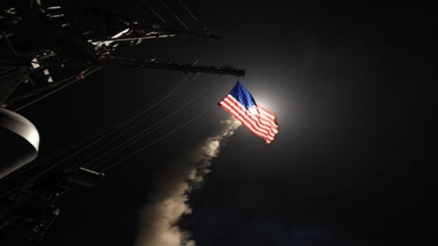 Trump frappe une base syrienne apr&egrave;s l'attaque chimique de mardi