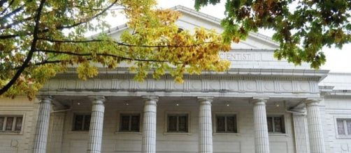 Photo Seattle Town Hall by Joe Mabel / CC BY-SA 3.0