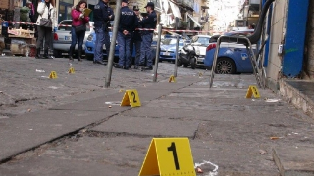 Allarme terrorismo in Italia, uomo minaccia i passanti e viene sparato dalla Polizia