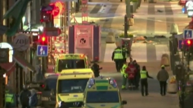 Terrore a Stoccolma, l'arrivo dei soccorsi