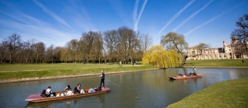 Clear skies and warm temperatures made it a lovely weekend in many parts of the UK. (Source: dailymail.co.uk)