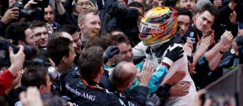 Lewis Hamilton celebrates with his team after winning the Chinese Grand Prix for the fifth time in his career. (Source: thenational.ae)