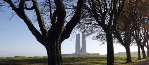 War memorial monument at Vimy, France / Photo CC0 Public Domain Pixabay.com