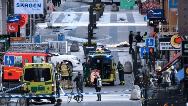 &Agrave; la suite de l'attentat de Stockholm, la police su&eacute;doise a proc&eacute;d&eacute; &agrave; 500 interpellations et quatre arrestations, dont celle de l'auteur principal
