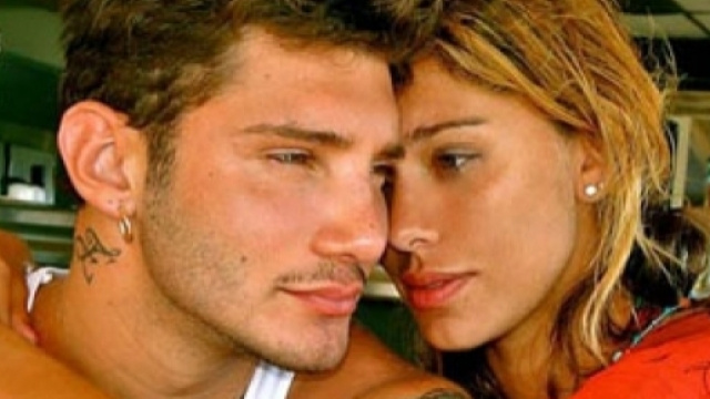 Gossip: Belen e Stefano 'uniti' per amore di Santiago.