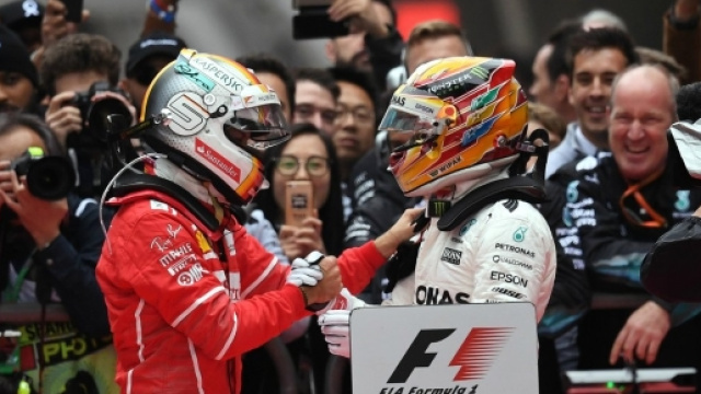 Hamilton vince gp di Cina, secondo Vettel