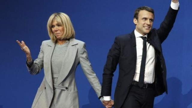 Il politico francese Macron e sua moglie, la sua ex insegnante di letteratura