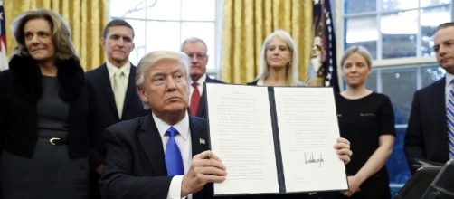 Trump DEFENDS immigration ban order after airport chaos | Daily ... - dailymail.co.uk