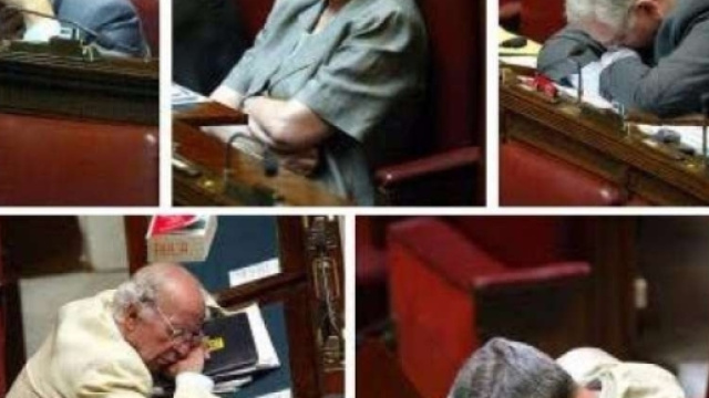 Camera: vietato fotografare i deputati fannulloni - mobinews.it