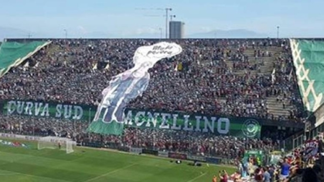 In foto un'immagine della coreografia inscenata dalla curva sud Siberiano