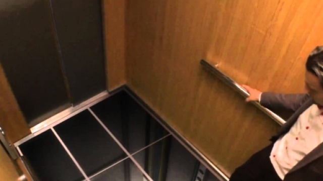 Madrid, cade pavimento ascensore: volo dall'ottavo piano