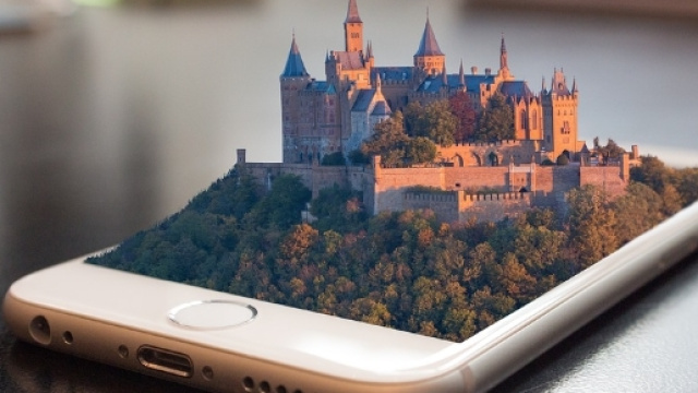 Mobile Lab si propone ai propri clienti con siti internet, applicazioni, piattaforme social e database in cloud