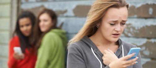 Cyber bullying image sourced via Blasting News Library (deanasissues)