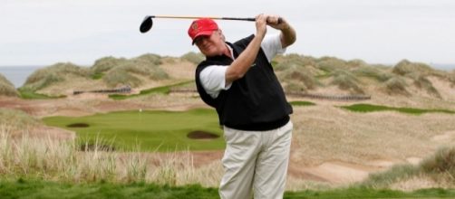 Trump's weekend golf trip sparks outrage from reporters and ... - aol.com