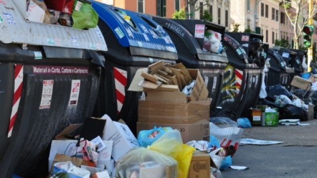 A Roma &egrave; di nuovo emergenza rifiuti. E nella polemica si inserisce anche il New York Times con un durissimo articolo sul degrado della capitale