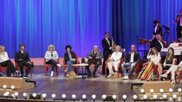 Maurizio Costanzo ha ballato il cha cha cha nel corso della puntata dell'undici maggio