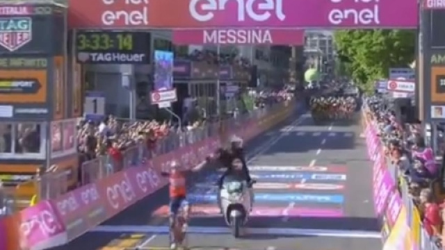 Pibernik a braccia alzate, ma manca ancora un giro