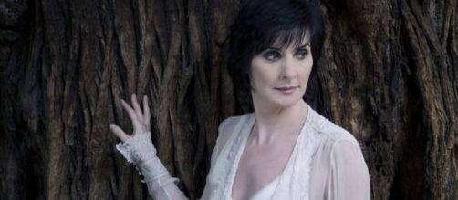 Enya encanta at&eacute; hoje com sua bel&iacute;ssima voz