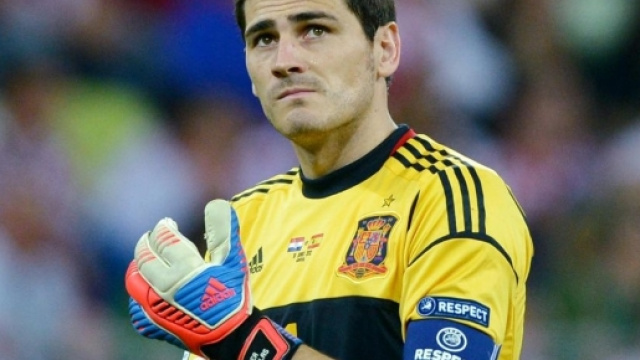Avec sa 166e s&eacute;lection, Iker Casillas rentre un peu plus dans l ... - eurosport.fr