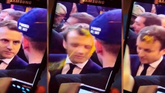 Emmanuel Macron victime d'un jet d'oeuf au salon de l'Agriculture le 1er mars 2017