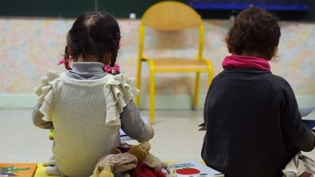 Maltrattamenti su minori, violenze e abusi in una scuola di Poggiomarino (Napoli): arrestate due maestre