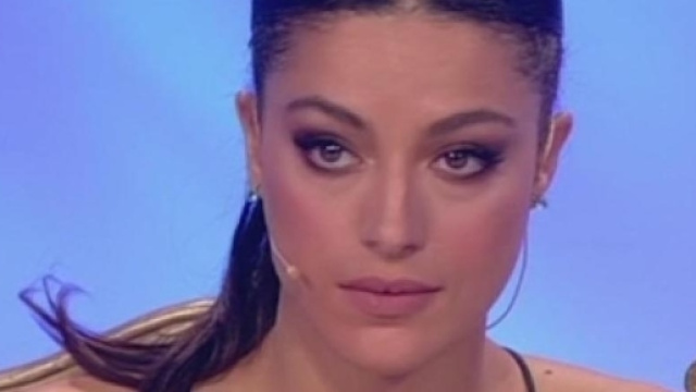 Uomini e Donne, Desir&eacute;e Popper a sorpresa ha abbandonato il trono