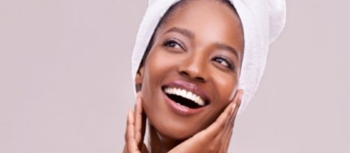 Model basking in her clear skin. (Image via talkingtexture.com)