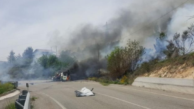 Ambulanza in fiamme dopo un guasto - Foto: QutidianoDelSud.It