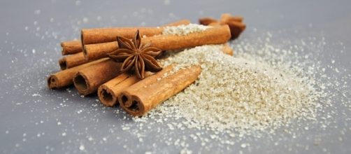 Cinnamon is a super food that helps to burn belly fat | Photo via Pixabay