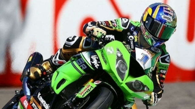 Kenan Sofuoglu vince la seconda gara consecutiva ad Imola 2017. Ora in campionato &egrave; quarto. -Motorsport.com