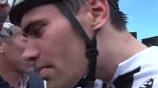 Tom Dumoulin contrariato al traguardo