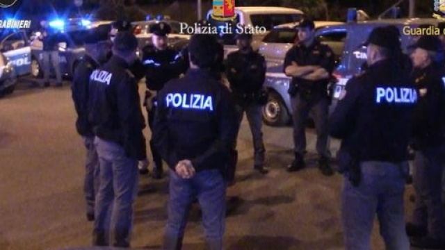 A Capo rizzuto 68 persone arrestate per associazione mafiosa e controllo migranti