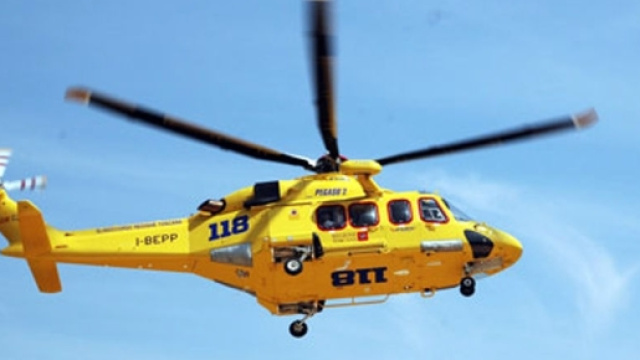 Calabria, grave incidente: 24enne lotta per la vita