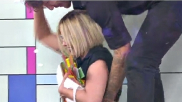 Il contatto tra Emma e Stefano che manda in delirio i fans