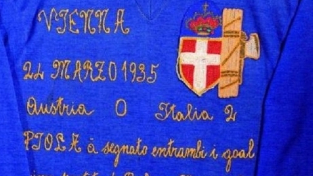 La maglia cucita a mano da Emilia Cavanna, madre di Silvio Piola, il 24 marzo 1935