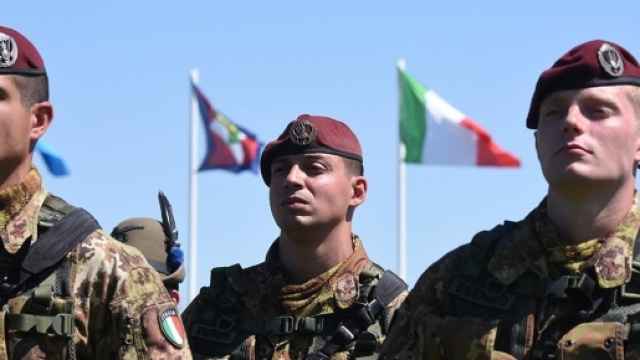 L'idea del ministro Pinotti: valutare il ritorno della leva ... - huffingtonpost.it