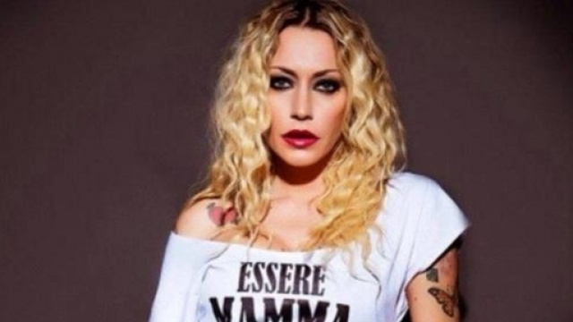L'opinionista televisiva Karina Cascella ha stuzzicato la curiosit&agrave; degli amanti del gossip sulla sua vita sentimentale, ma era tutto un gioco